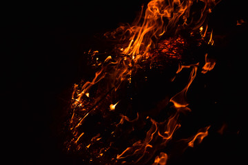 Fototapeta na wymiar Burning of rice straw at night.