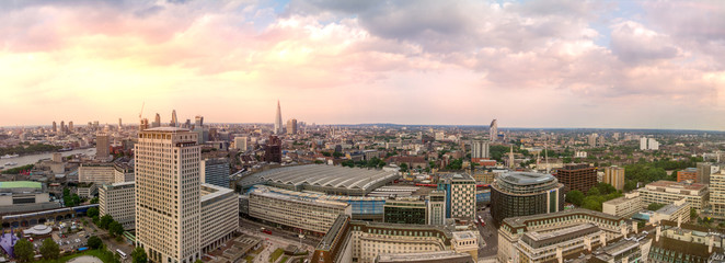Fototapeta na wymiar London Panorama im Sonnenuntergang