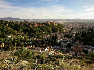 Obraz premium Views of the Alhambra from the streets of the Sacromonte neighborhood