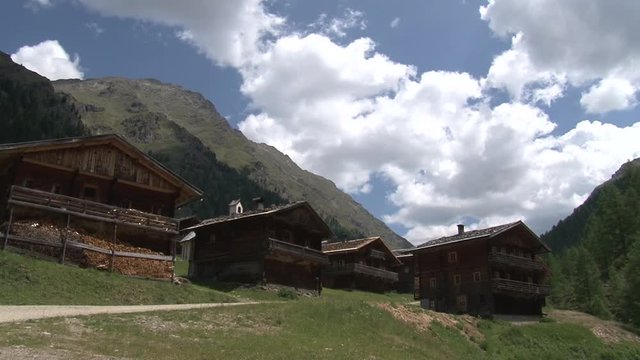Oberstalleralm, Alm, Innervillgraten, Almh&uuml;tte, Dach, Schieferdach, Fenster, Haus, Holzhaus, Tradition, Bergbauer, Almwirtschaft, Wiese