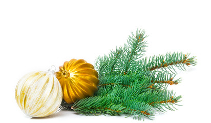 Grußkarte Weihnachten, Weihnachtsdekoration mit Kugeln, isoliert