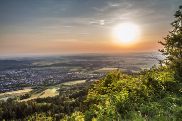 Blick vom Dreifaltigkeitsberg auf die Baar bei Sonnenuntergang