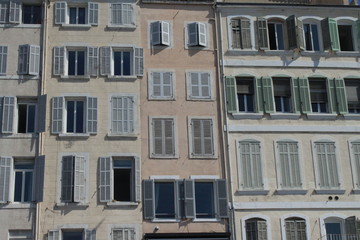 Typisch Marseille: Historische Fassaden am Quai du Port