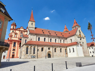 Fototapeta na wymiar Ellwangen mit Kirche St. Vitus