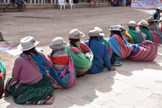 Péruviennes au marché de Chivay au Pérou
