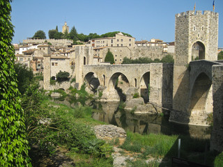 Fototapeta premium View of the old city of Besalu