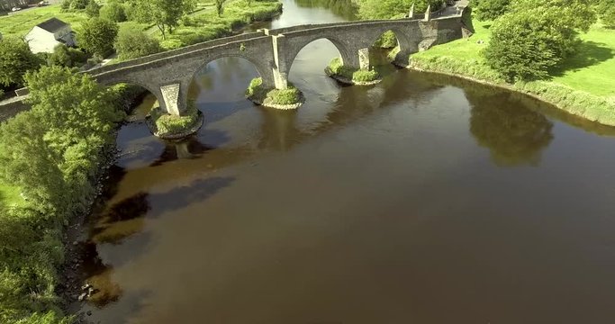 4k aerial footage of the Old Stirling Bridge on a bright sunny day.