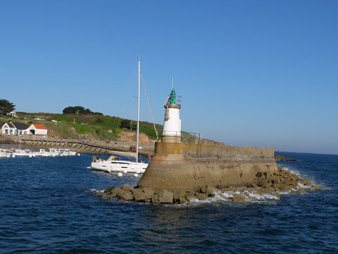 Entr&eacute;e du port de l'Ile de Houat