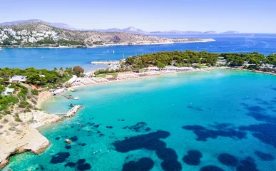 Fotobehang Het beroemde Celebrity Astir Beach in Vouliagmeni, Athene, Griekenland © moofushi