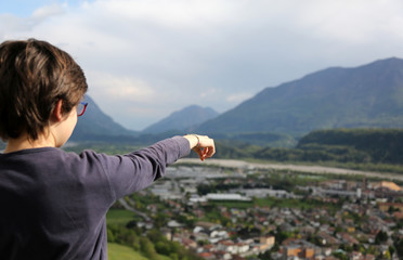 boy pointing to the underlying panorama