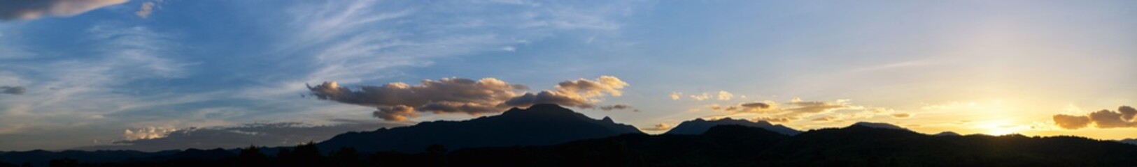 Obraz premium Silhouette mountain at time sunset background.