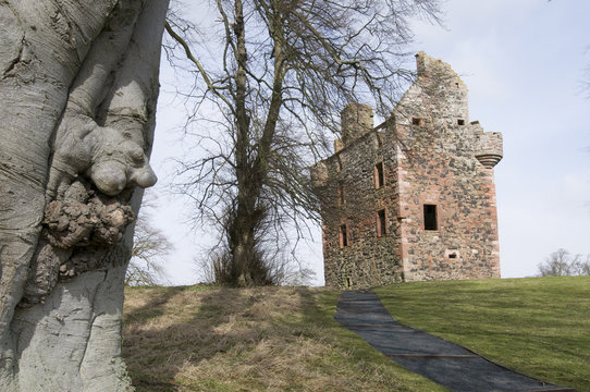 Greenknowe tower