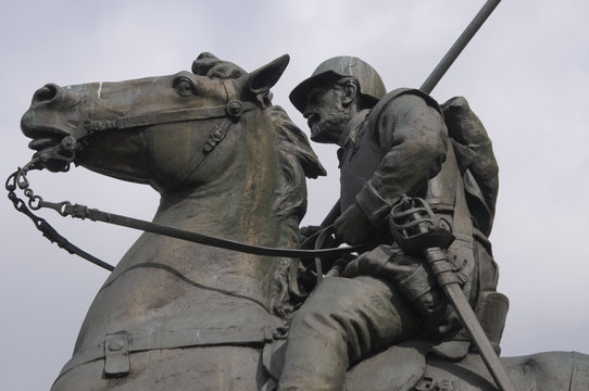 Border Reiver statue in front of War Memorial in Galashiels