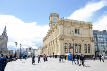 Fototapeta premium Leningradsky Railway Station in Moscow on a bright sunny day