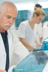 Obraz premium mature scientist working with samples in lab