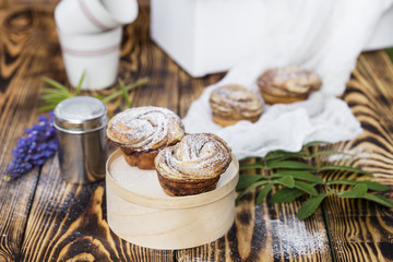 Cruffins - buns from yeast dough