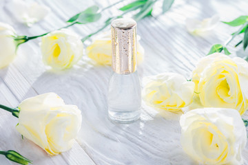 Obraz na płótnie Canvas Bottle of perfume with eustoma flowers
