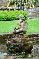 Fototapeta na wymiar Fountain, Dunfermline, Scotland