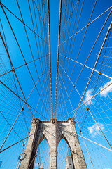 Brooklyn Bridge: suspension cable symmetry