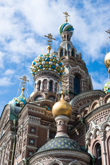 Fototapeta na wymiar domes of Church of the Savior on Blood in St. Petersburg on the bond of the blue sky