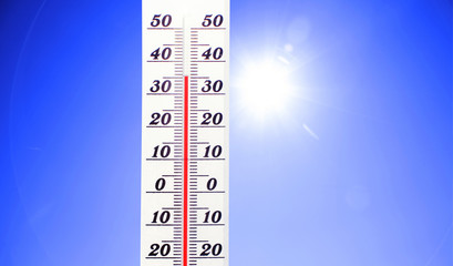 Sommerhitze 35 Grad auf dem Thermometer