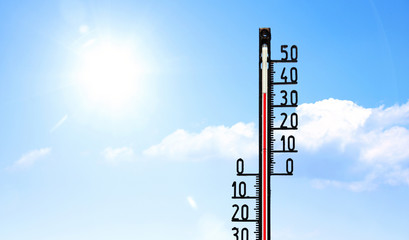 Sommerhitze 35 Grad auf dem Thermometer