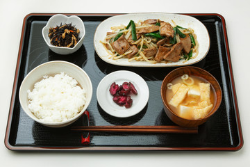 レバニラ炒め定食