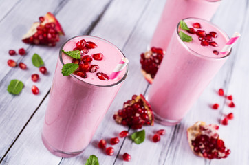 Smoothies with pomegranate seeds