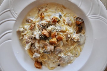 Spaghetti Carbonara in white plate