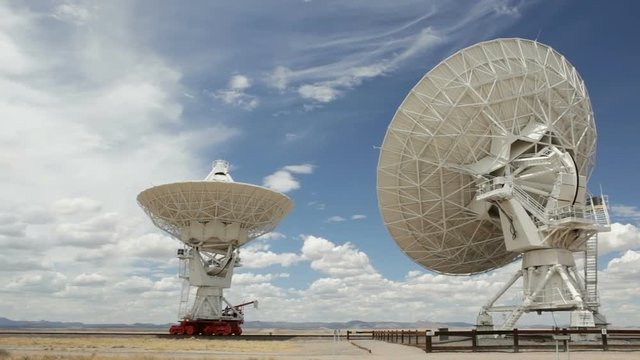 Moving radio antenna, Very Large Array, New Mexico