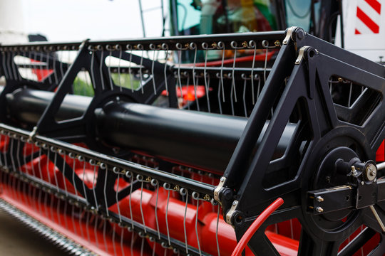 Close up picture of a combine harvester header