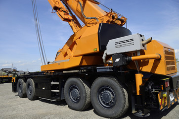 Big heavy equipment, Mobile construction cranes