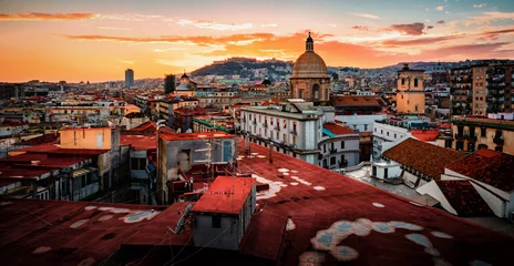 Crédence en verre imprimé Naples Vue imprenable sur Naples en Italie sur un coucher de soleil
