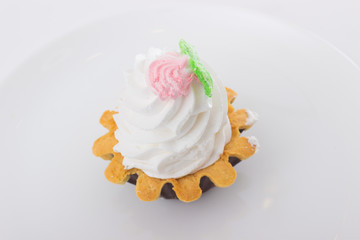 cake basket with cream on a plate