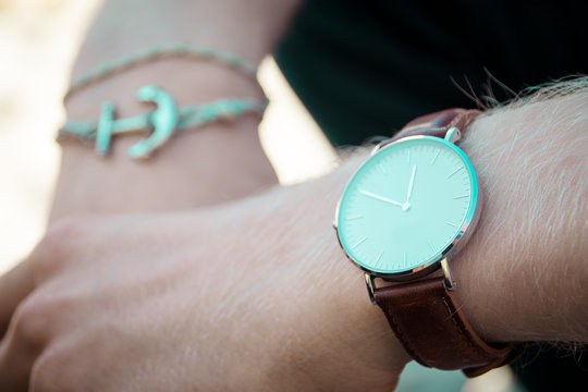 Uhr am Handgelenk