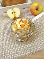 Brot Porridge mit Apfel