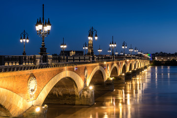 Fototapeta premium Pont de Pierre on the Garonne river in Bordeaux