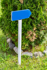 Homemade direction pointer without signs and symbols
