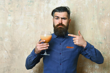 Fototapeta premium Brutal hipster holding tropical alcoholic fresh cocktail