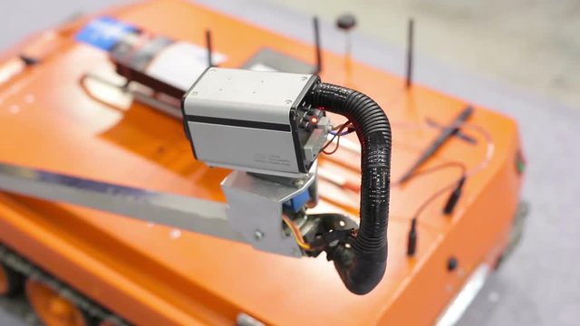 Robot lifeguard and scout crawler_4