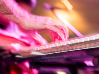 Obraz premium Musician plays keyboards in a rock band