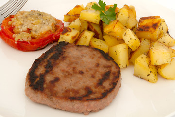 steak haché et pommes de terre