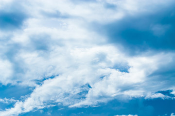 Naklejka premium Air clouds in the blue sky.