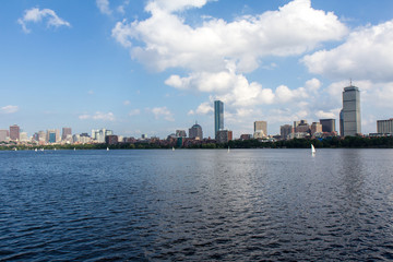 Naklejka premium チャールズ川とボストンのビル群