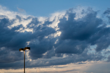 ハリスバーグの街灯と夕暮れの空