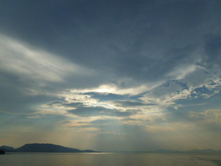 児島湾上　天使の梯子