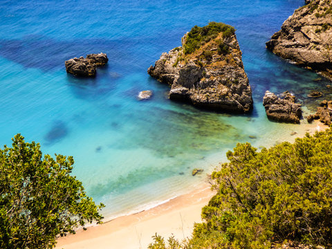 Praia da Ribeira do Cavalo - Amazing beach near Sesimbra, Portugal