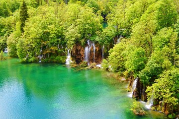Fototapeta na wymiar Lacs de Plitvice, cascades, Croatie