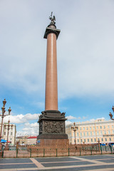 Fototapeta na wymiar Alexandersäule (Александровская колонна) Palastplatz (Дворцовая площадь) Sankt Petersburg (Санкт-Петербург) Russland (Россия)