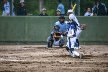 女子ソフトボール試合風景